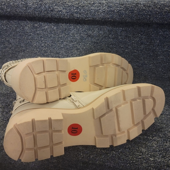 🍁🍂FALL MUST HAVE 🍂🍁Ivory Cream Bling Lug Sole Booties. Sz. 10M - Picture 3 of 10